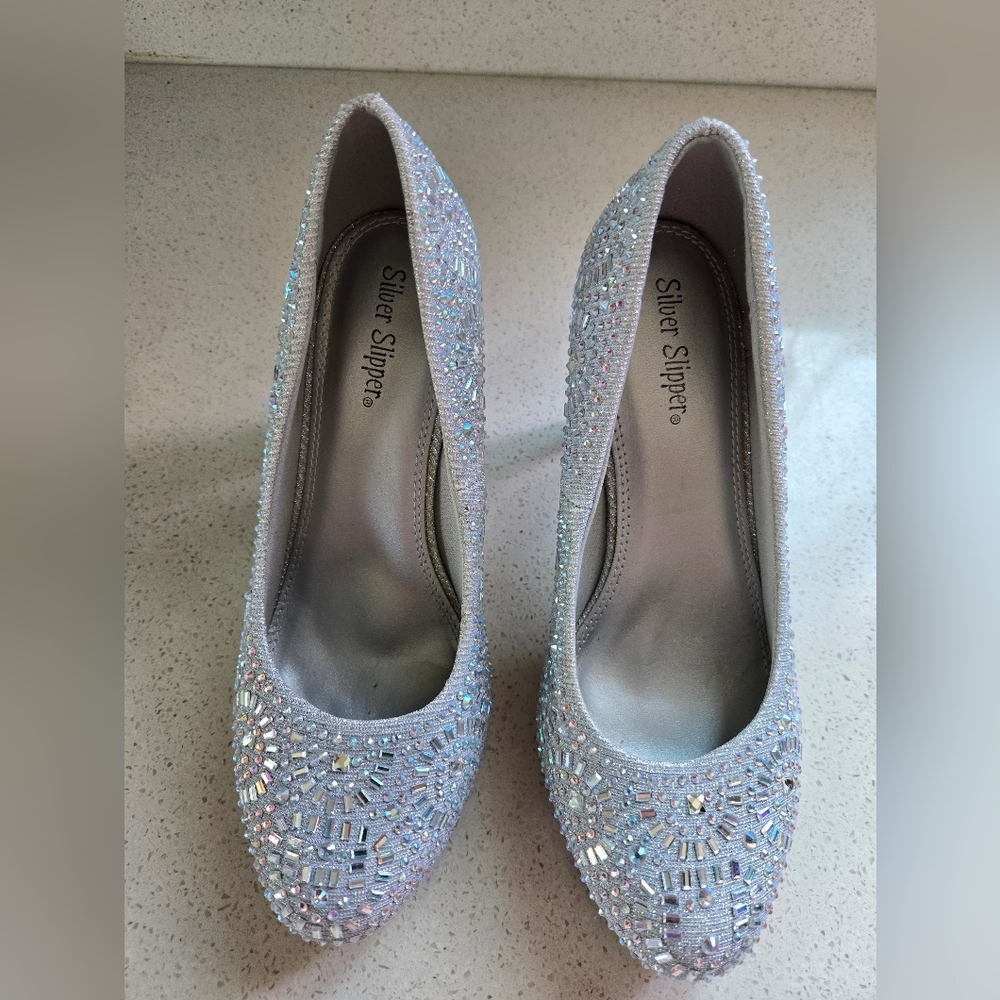NWT Silver Slipper Rhinestone Stiletto Heels Size 7 - Picture 4 of 6